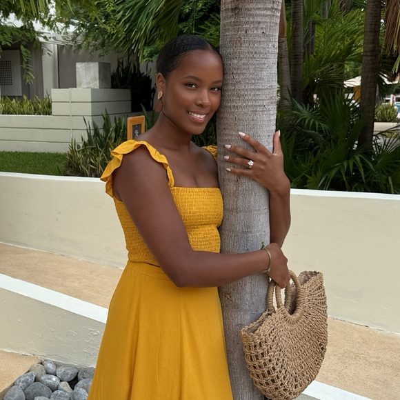 Meet your Posher, Lucretia - Picture 1 of 1